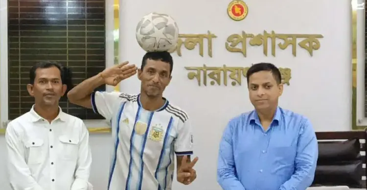 গিনেস রেকর্ডধারী ‘ফুটবল ম্যান’ মাসুদ রানার পাশে ডিসি রায়হান