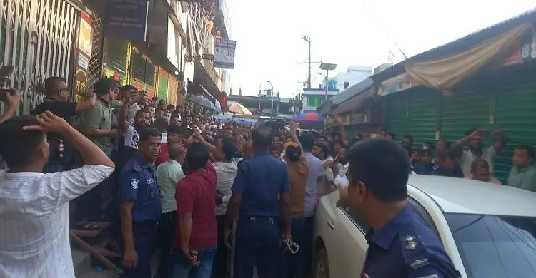নারায়ণগঞ্জে বিএনপি-জামায়াতের মিছিলে উত্তেজনা, মুখোমুখি অবস্থান
