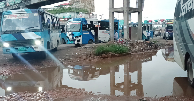 টানা বৃষ্টিতে ঢাকা-চট্টগ্রাম মহাসড়কে জলাবদ্ধতা, ভোগান্তি চরমে