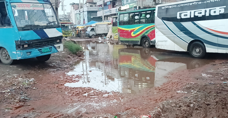 টানা বৃষ্টিতে ঢাকা-চট্টগ্রাম মহাসড়কে জলাবদ্ধতা, ভোগান্তি চরমে