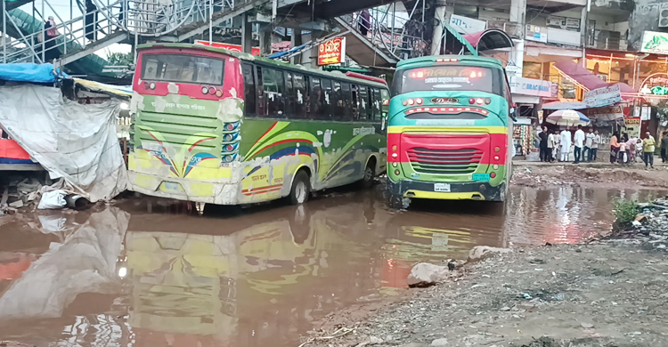 টানা বৃষ্টিতে ঢাকা-চট্টগ্রাম মহাসড়কে জলাবদ্ধতা, ভোগান্তি চরমে