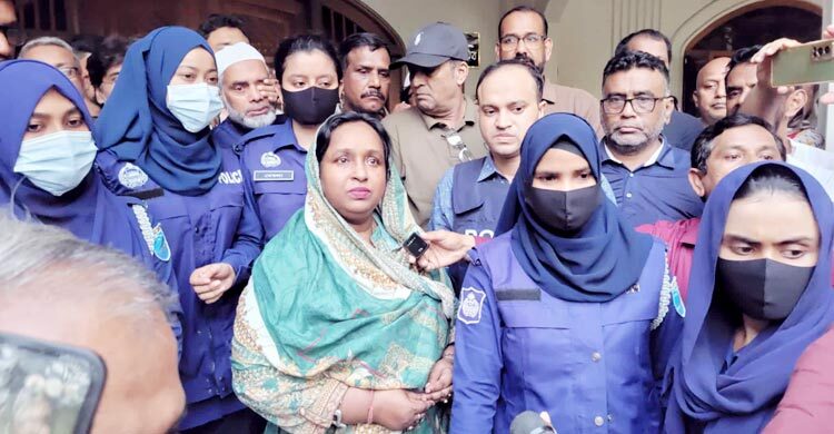 সাবেক মেয়র আইভীকে দুই মামলায় শ্যোন অ্যারেস্ট