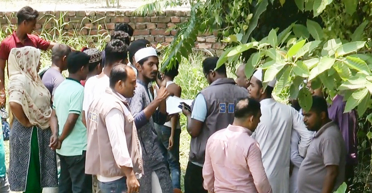 কলাবাগানে পড়ে ছিল নারীর রক্তাক্ত মরদেহ