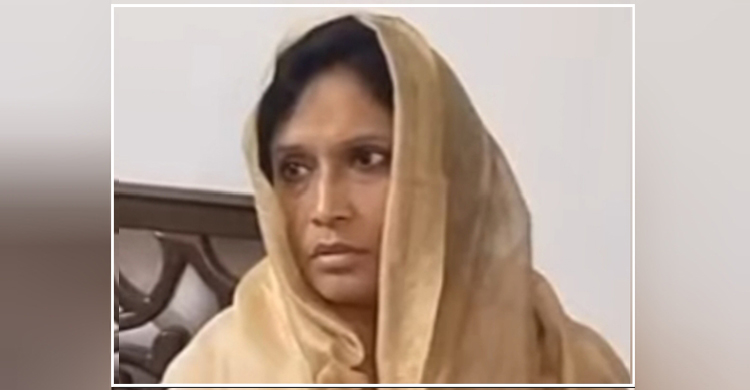 বিছানায় প্রস্রাব করায় বৃদ্ধ বাবাকে মেয়ের মারধর, ভিডিও ভাইরাল