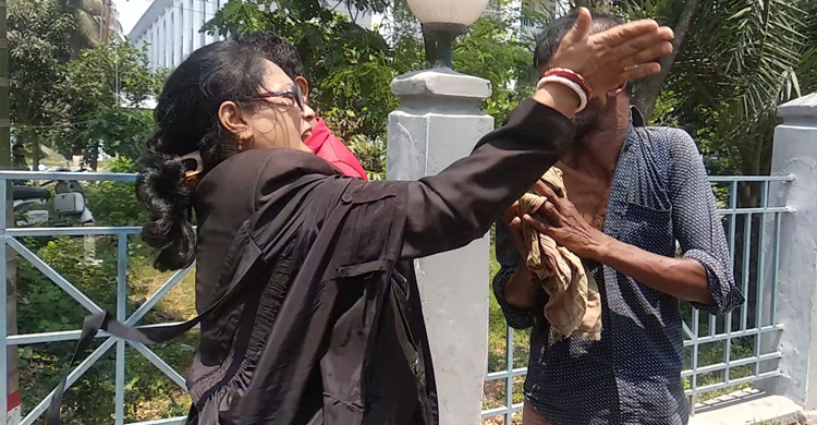 রিকশাচালককে মারপিট করা সেই নারী আইনজীবীকে শোকজ