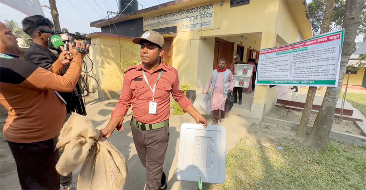 কেন্দ্রে হামলা-ভাঙচুর, পুলিশের গুলির পর ভোট বাতিল