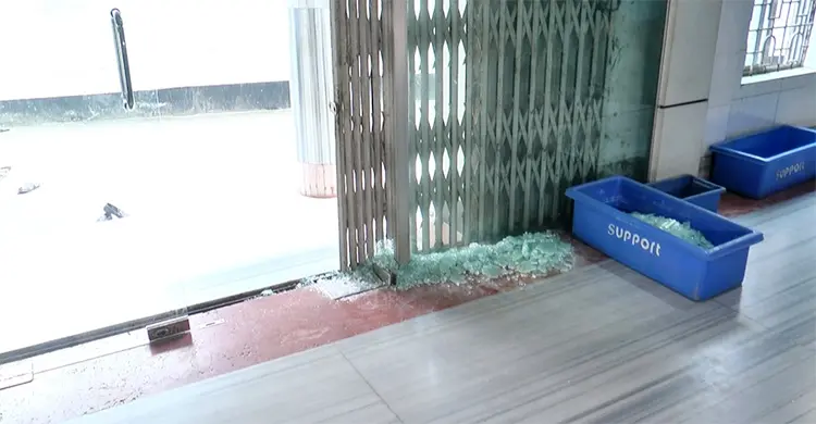 নাসীরুদ্দীন পাটোয়ারীর উপস্থিতিতে মসজিদে হুড়োহুড়ি, গ্লাস ভেঙে আহত ৫