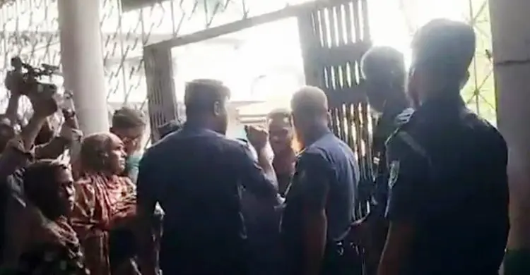 নাটোরে ভুল চিকিৎসায় নবজাতক মৃত্যুর অভিযোগ