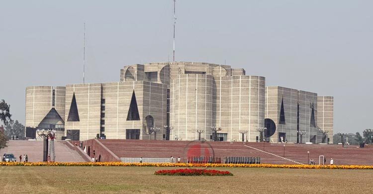 প্রধানমন্ত্রী ও মন্ত্রী-প্রতিমন্ত্রী-উপমন্ত্রীরা যেসব সুবিধা পান