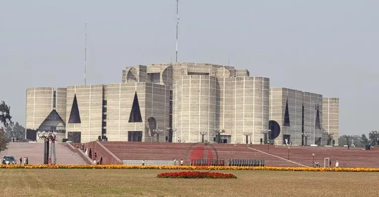 সংরক্ষিত আসনের গণ্ডি পেরোতে পারছেন না নারীরা