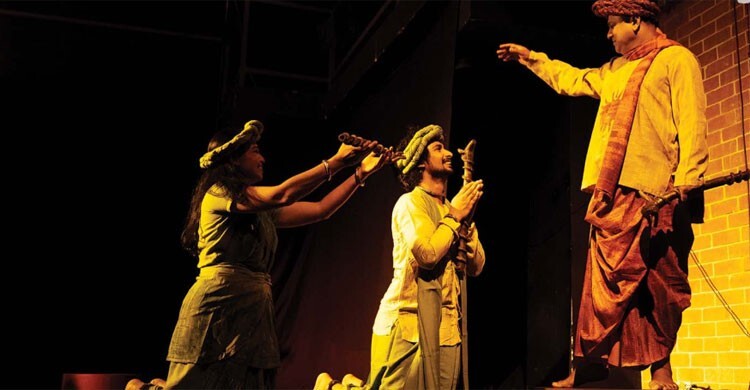 শততম প্রদর্শনীতে বটতলা নাট্যদলের ‘খনা’ নাটক