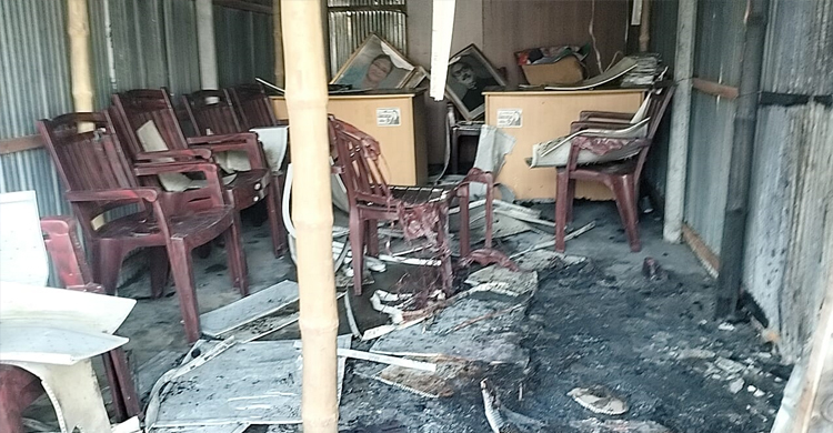 নাটোরে আওয়ামী লীগ কার্যালয়ে আগুন