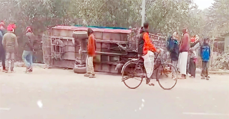 মৃত আত্মীয়কে দেখতে যাওয়ার পথে প্রাণ গেলো স্বামী-স্ত্রীর