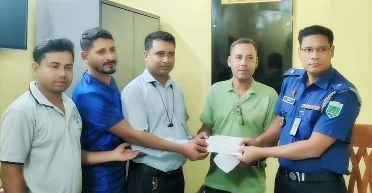 কুড়িয়ে পাওয়া ২০ লাখ টাকার চেক ফেরত দিলেন সাবেক ছাত্রদল নেতা