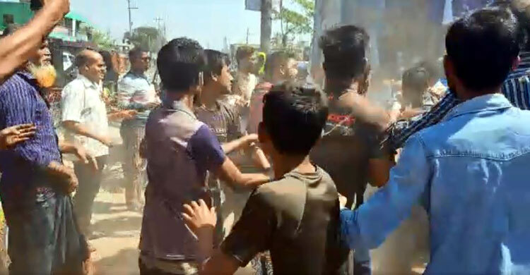 নাটোরে টিসিবির পণ্য সংগ্রহের সময় সংঘর্ষ