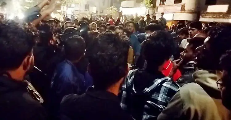 নাটোরে নেসকোর প্রিপেইড মিটার বাতিলের দাবিতে দিনভর বিক্ষোভ-অবরোধ