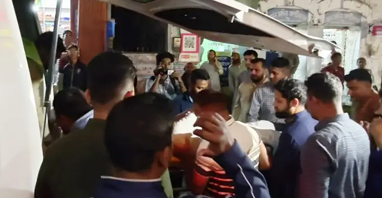 খেলার সময় ছেলের ছোড়া গুলিতে এসআই আহত