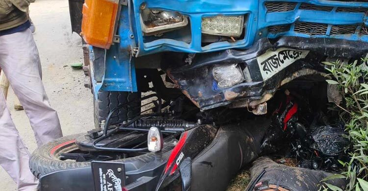 ট্রাকের সঙ্গে সংঘর্ষে প্রাণ গেলো মোটরসাইকেল আরোহী তিন বন্ধুর