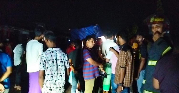 নাটোরে থেমে থাকা পিকআপে অপর পিকআপের ধাক্কা, নিহত ২