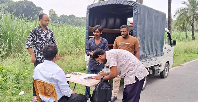 মায়ের অভিযোগে মাদকসহ ছেলে গ্রেফতার