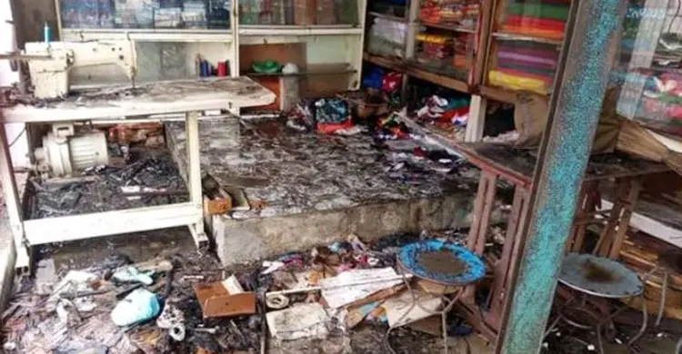 নাটোরে অগ্নিকাণ্ডে দোকান পুড়ে ছাই, ক্ষতিগ্রস্ত ছয় ব্যবসায়ী