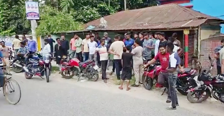 নেতাকর্মীদের ওপর হামলা, ইউপি চেয়ারম্যানসহ আহত ১৫