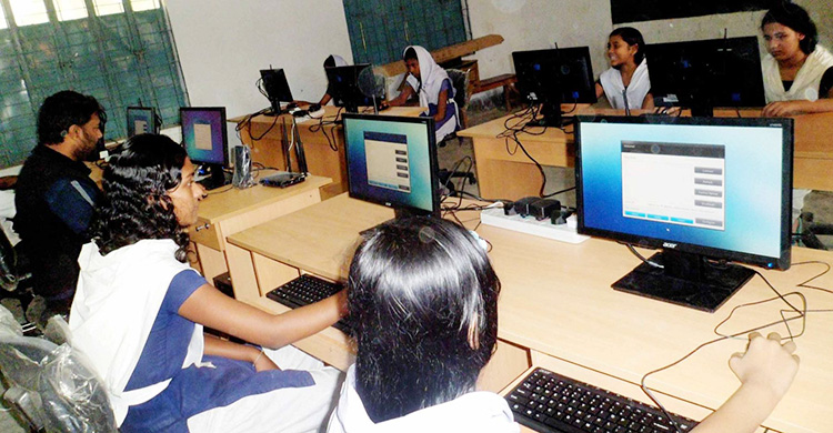 রূপকথার গল্পকেও হার মানায় ‘হুলহুলিয়া গ্রাম’