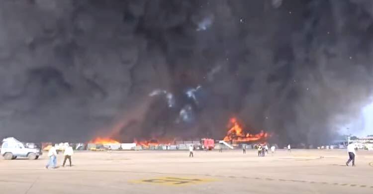 শাহজালালে কার্গো ভিলেজের আগুন নিয়ন্ত্রণে যোগ দিলো নৌবাহিনী