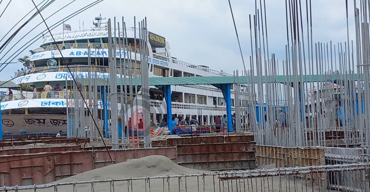 দুই মাস বন্ধ নির্মাণকাজ, যাত্রীদের ভোগান্তি