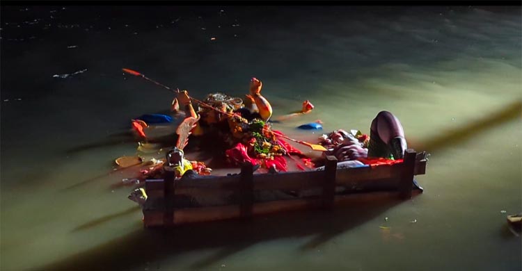 নৌবাহিনী-কোস্টগার্ডের কড়া নিরাপত্তায় মোংলায় প্রতিমা বিসর্জন