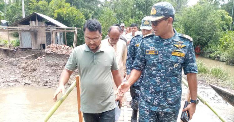 বঙ্গোপসাগরে সৃষ্ট গভীর নিম্নচাপের প্রভাবে বরগুনার পাথরঘাটায় ভেঙে গেছে বেড়িবাঁধ