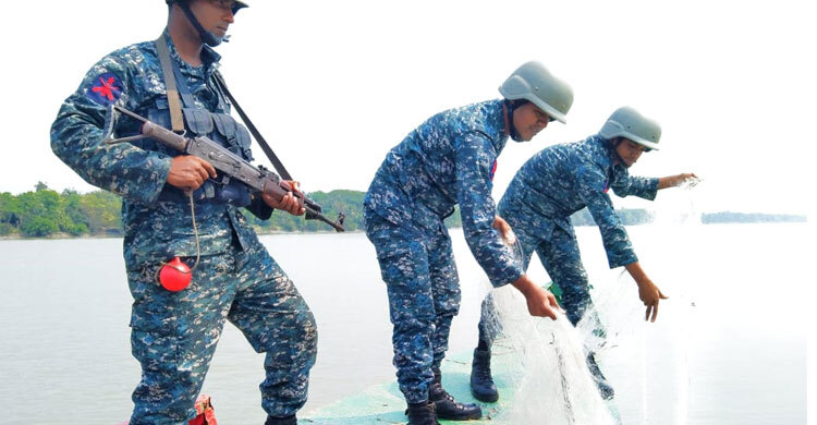ইলিশ রক্ষায় ১৭ যুদ্ধজাহাজ মোতায়েন করেছে বাংলাদেশ