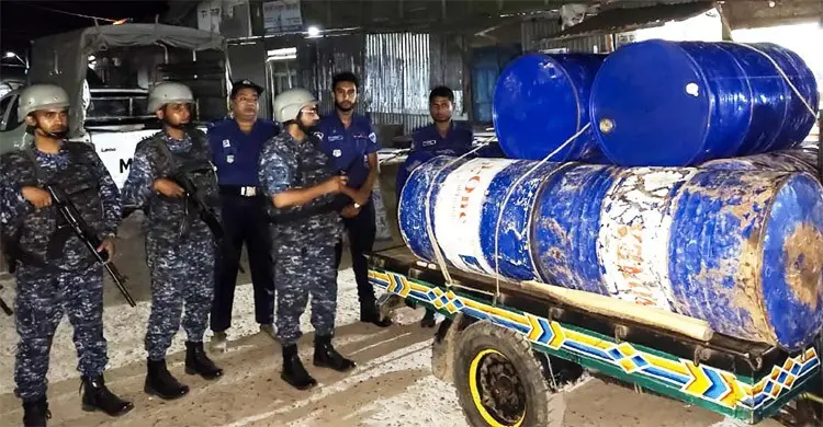 অবৈধভাবে মজুত ১৬০০ লিটার ডিজেলসহ আটক ১