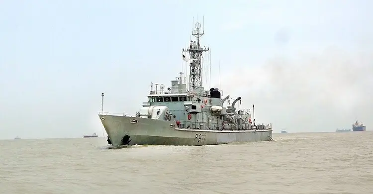 ইলিশ রক্ষায় নৌবাহিনীর সাঁড়াশি অভিযানে ৫১৭ কোটি টাকার অবৈধ জাল জব্দ