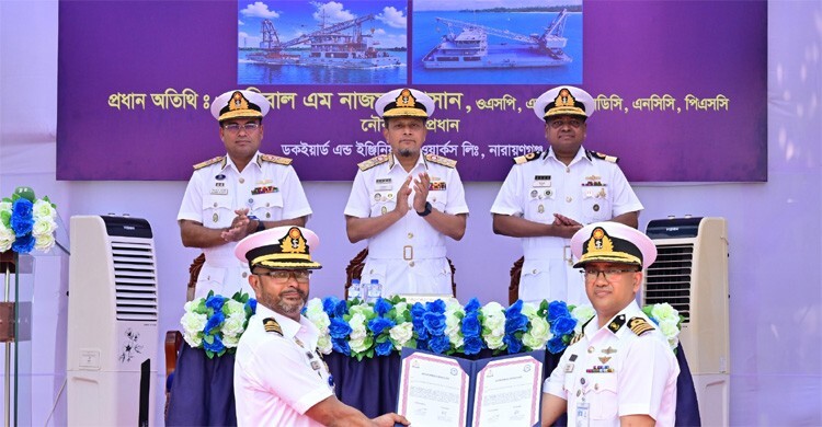 দেশীয় প্রযুক্তিতে তৈরি ভাসমান ক্রেন যুক্ত হলো নৌবাহিনীতে
