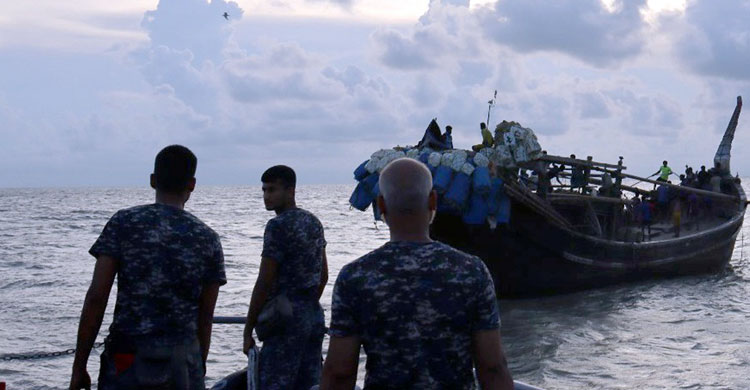 বঙ্গোপসাগরে ভাসতে থাকা ট্রলারসহ ২৬ জেলেকে উদ্ধার করলো নৌবাহিনী