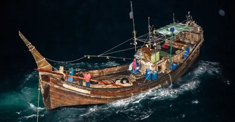 মিয়ানমারে পাচারকালে ৮৫০ বস্তা সিমেন্টসহ আটক ১১