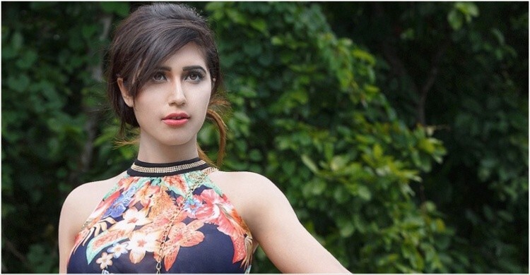 ‘বেপর্দা’ অভিযোগে রাস্তায় হেনস্তার শিকার নায়লা নাঈম