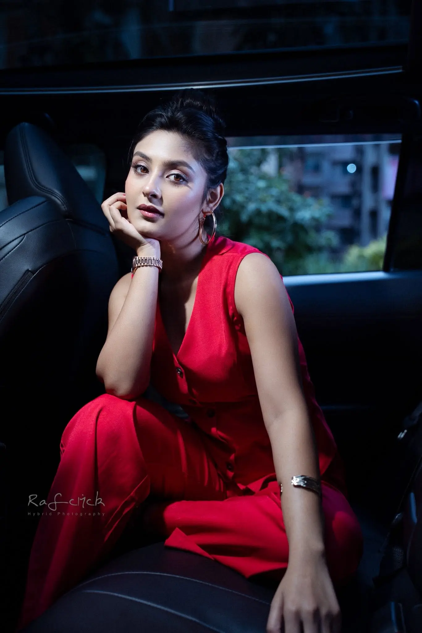 প্রেমের গুঞ্জনের মাঝেই নজর কাড়ছে নাজনীন নিহার আকর্ষণীয় লুক