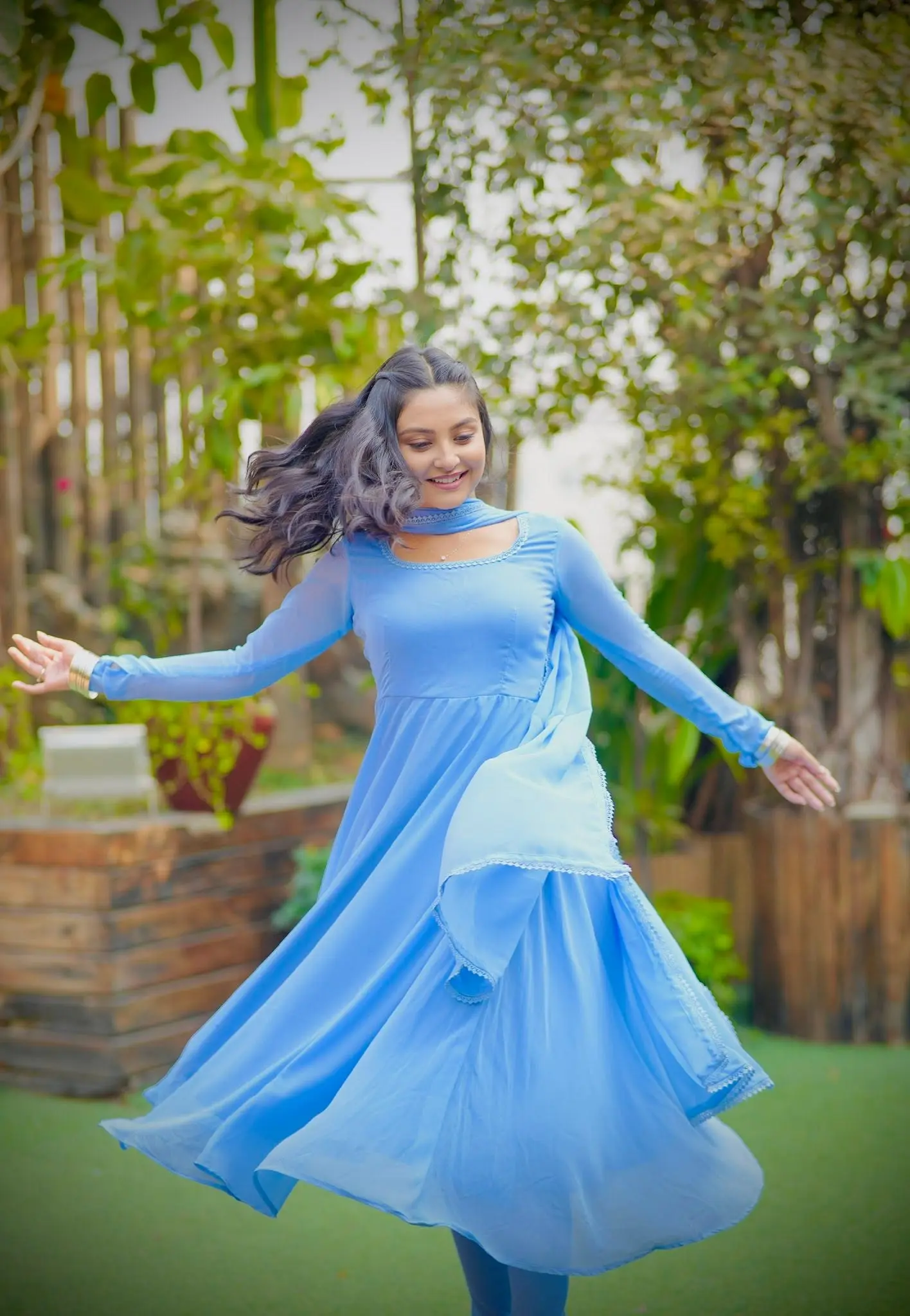 প্রেমের গুঞ্জনের মাঝেই নজর কাড়ছে নাজনীন নিহার আকর্ষণীয় লুক