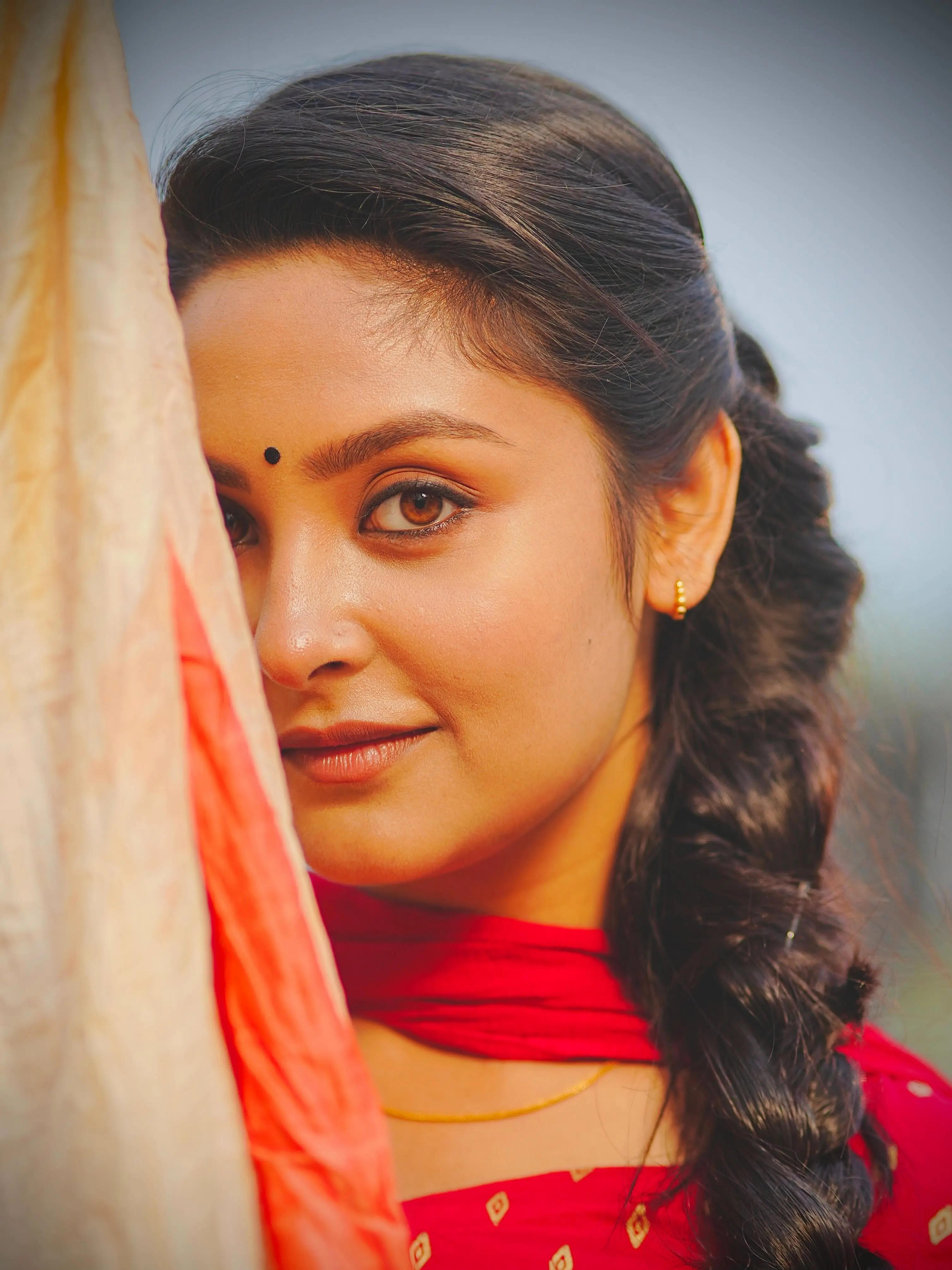 প্রেমের গুঞ্জনের মাঝেই নজর কাড়ছে নাজনীন নিহার আকর্ষণীয় লুক