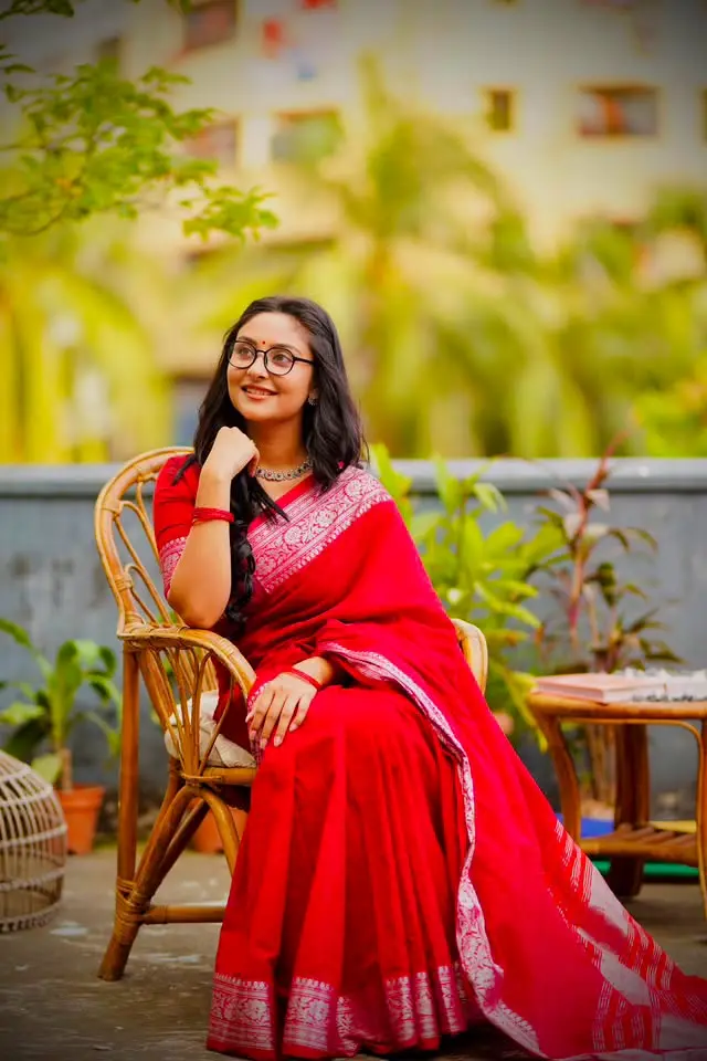প্রেমের গুঞ্জনের মাঝেই নজর কাড়ছে নাজনীন নিহার আকর্ষণীয় লুক
