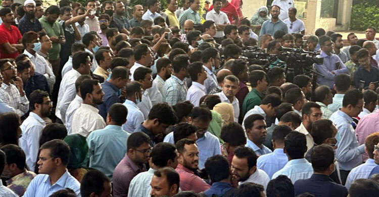 সিদ্ধান্তে অনড় সরকার, প্রতিশ্রুতি প্রহসন ছাড়া কিছু নয়: ঐক্য পরিষদ