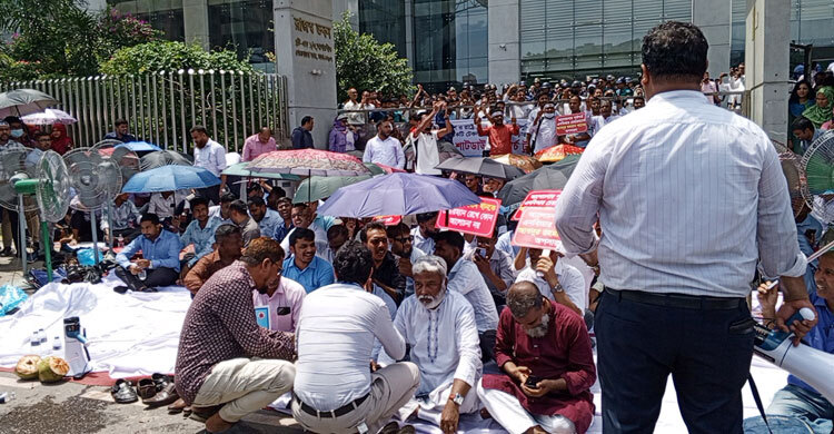 মার্চ টু এনবিআর স্থগিত, বিকেলে কর্মকর্তাদের সঙ্গে বসছেন উপদেষ্টা