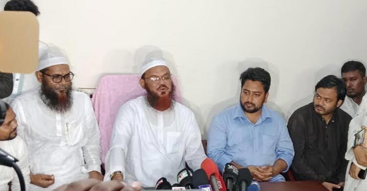 চরমোনাই দরবার শরীফে এনসিপির কেন্দ্রীয় প্রতিনিধি দল