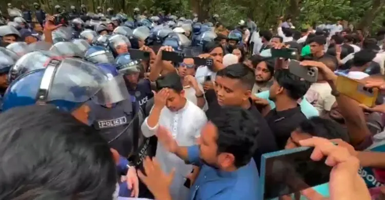 এবার হবিগঞ্জে এনসিপির গাড়িবহরে বাধা, রাস্তায় বসে পড়লেন নেতারা