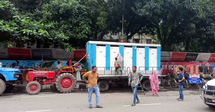 এনসিপির সমাবেশে ভ্রাম্যমাণ টয়লেট দিলো দুই সিটি