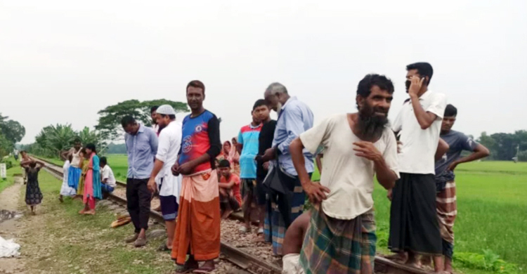 নেত্রকোনায় ট্রেনে কাটা পড়ে নারীর মৃত্যু