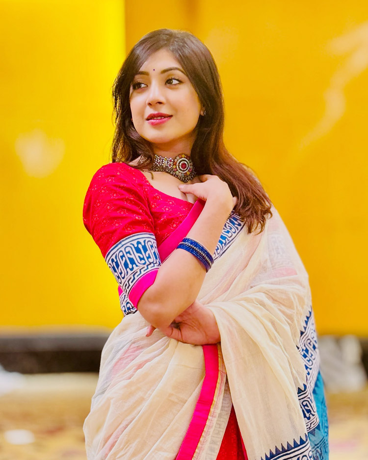 লিফটে আটকে ১ ঘণ্টা, অভিনেত্রীকে উদ্ধার করলো ফায়ার সার্ভিস