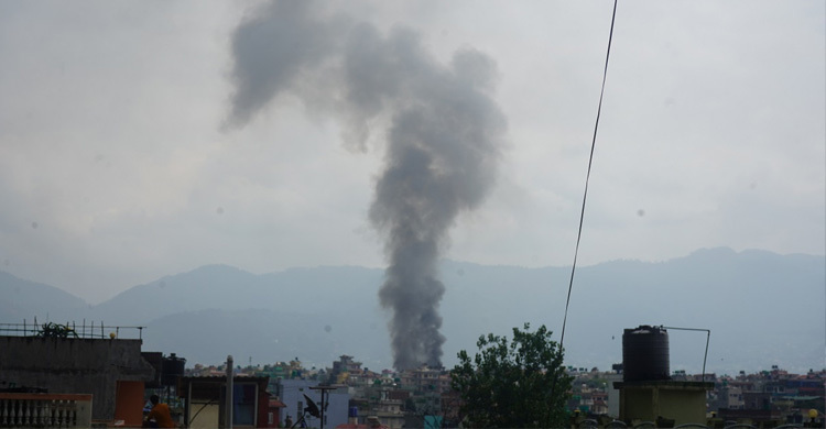 নেপালে বিক্ষোভকারীদের আগুনে দগ্ধ সাবেক প্রধানমন্ত্রীর স্ত্রী